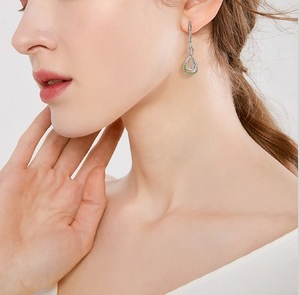 耳環
Earring